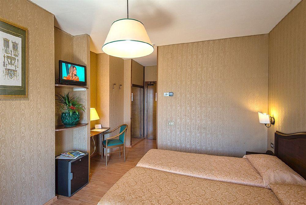 Park Hotel Blanc Et Noir Rome Bagian luar foto