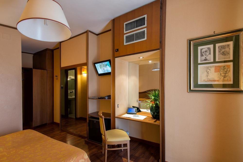 Park Hotel Blanc Et Noir Rome Bagian luar foto