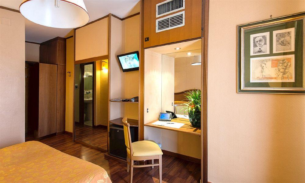 Park Hotel Blanc Et Noir Rome Bagian luar foto