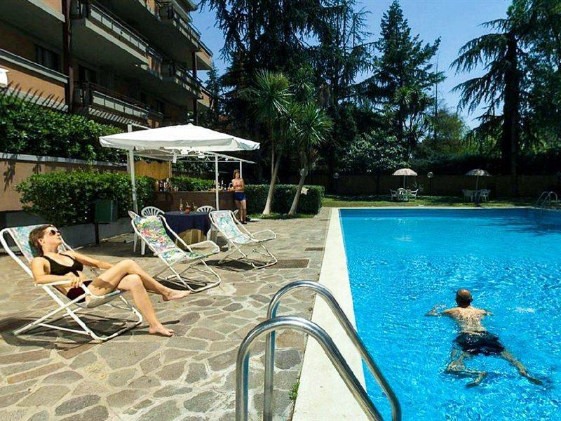 Park Hotel Blanc Et Noir Rome Bagian luar foto